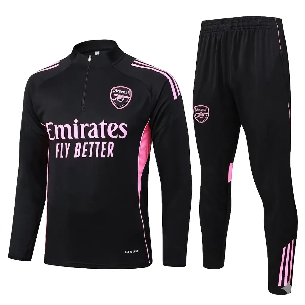 Unbranded (no Adidas logo) Arsenal black and pink football training kit set. Set includes a 1/4 zip long-sleeved top and matching pants. Black fabric with contrasting pink side stripes and panel details. Detailed Arsenal crest on left chest and left thigh. Emirates FLY BETTER sponsor logo in center of top (pink outline). Clean without any Adidas Performance logos or stripes, ready for a wholesale product page.